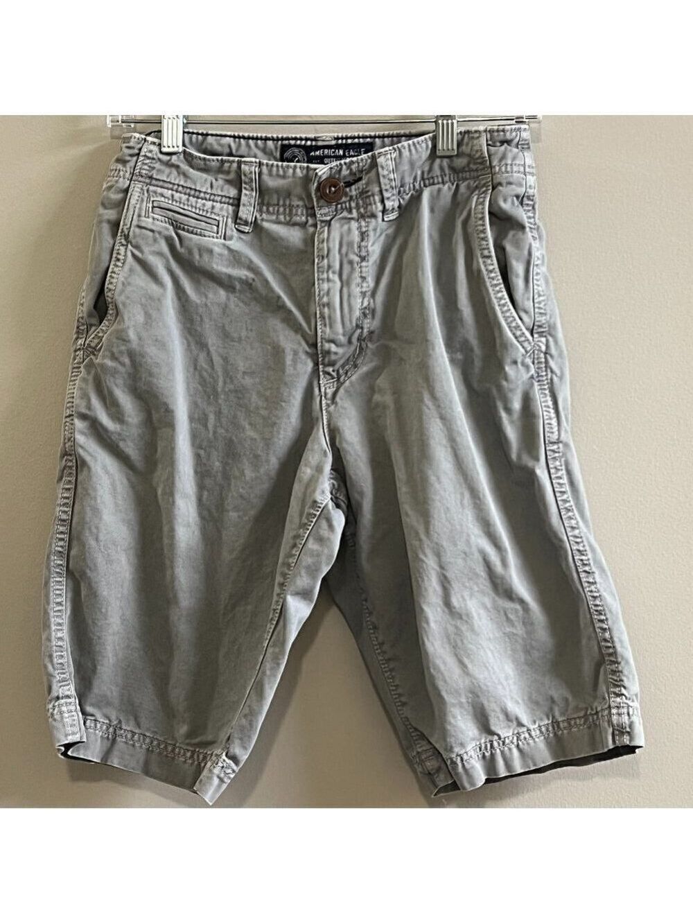 Men's American Eagle Outfitters Cargo Longer Length Gray Shorts. Size 26
